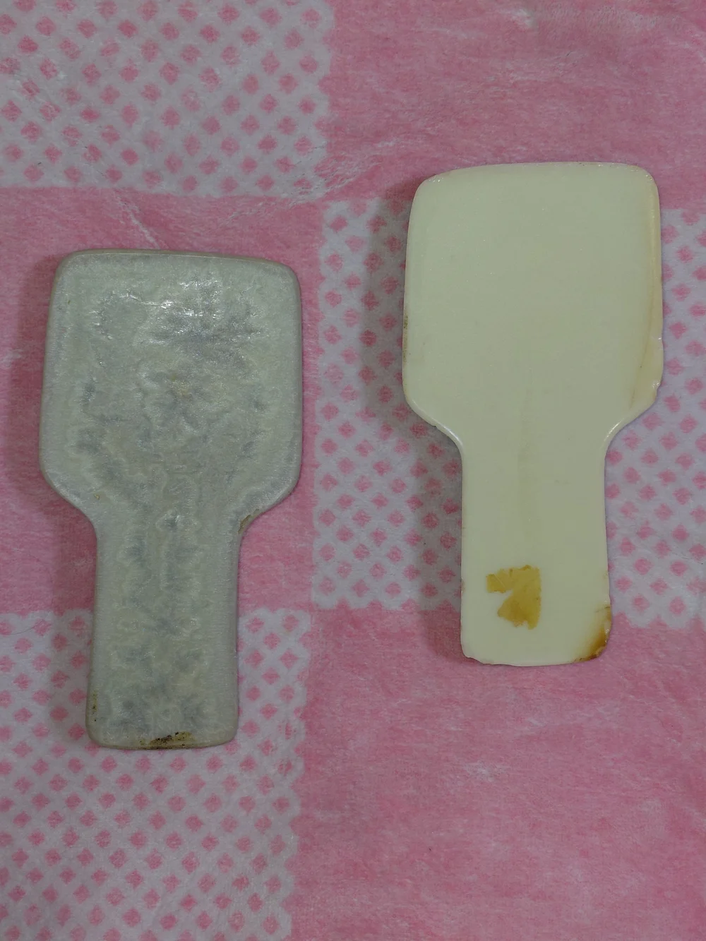 1970's vintage LUCITE Spoon rest with dried flowers, lot of 2